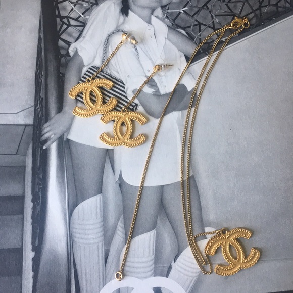 ❣️SOLD❣️Chanel Matte Gold CC necklace - Picture 6 of 8